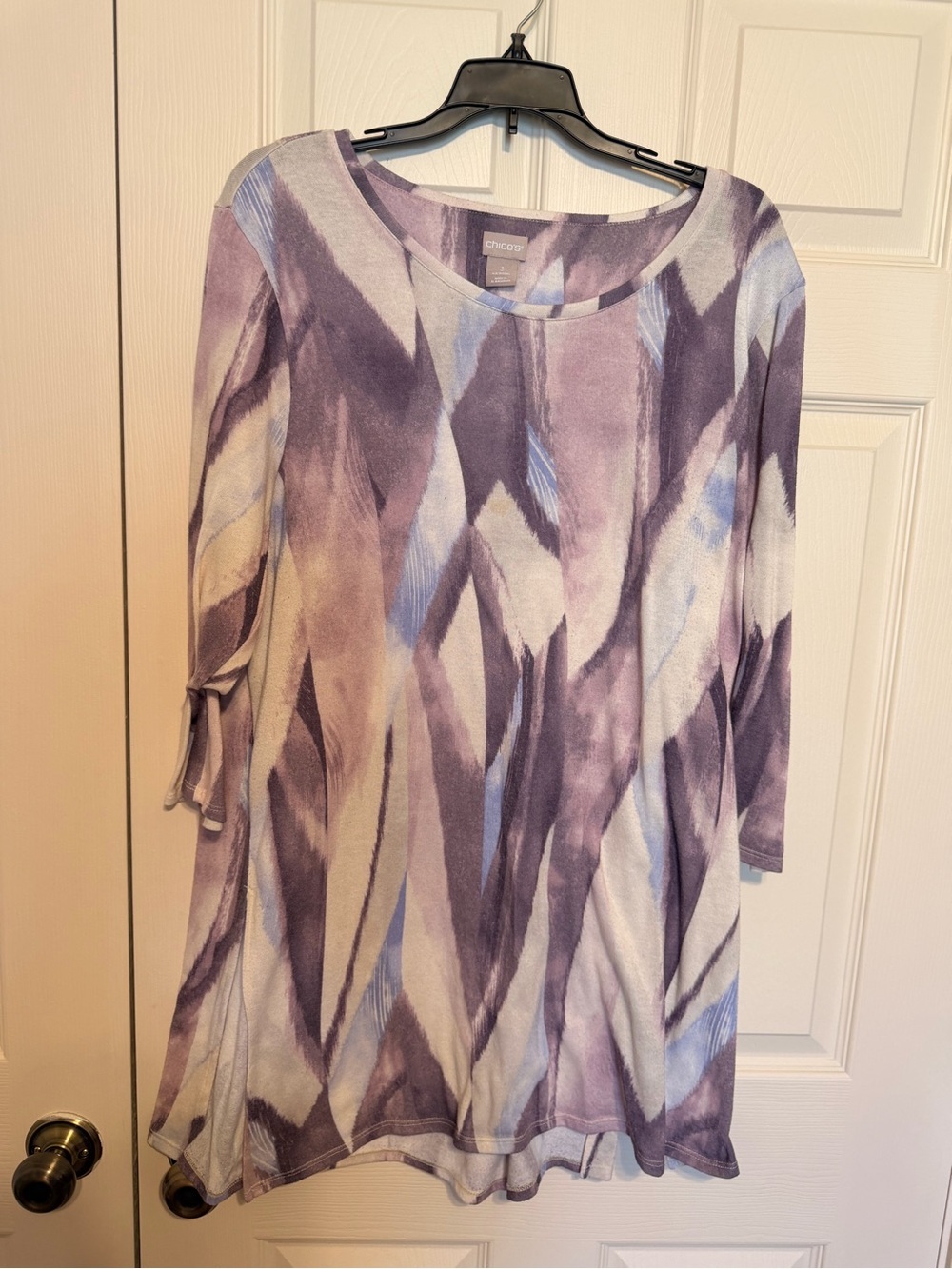 Chico's women's lightweight sweater in beige and lavender. 3/4 length sleeves